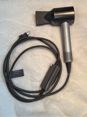 Dyson Hair Dryer in Black and Silver with Concentrator Nozzle